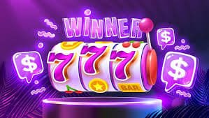 Layar permainan bingo online dengan kartu dan bola bingo berwarna cerah